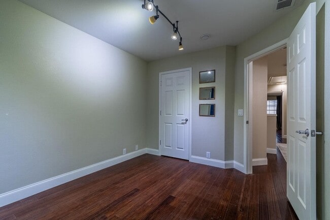 Building Photo - 2731 Olympic Park Dr
