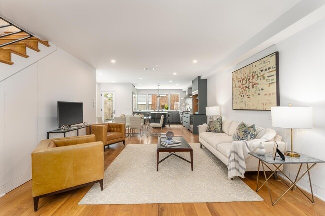 Building Photo - 103 17th St SE