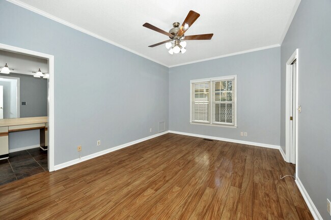 Building Photo - 324 Inverness Dr SW