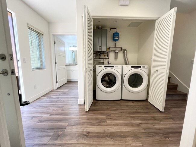 Building Photo - AVAILABLE NOW! 3BD + BONUS ROOM/4BA - LUXURY BEACH CONDO! 1 BLOCK TO THE BEACH!!- $6,995/mo