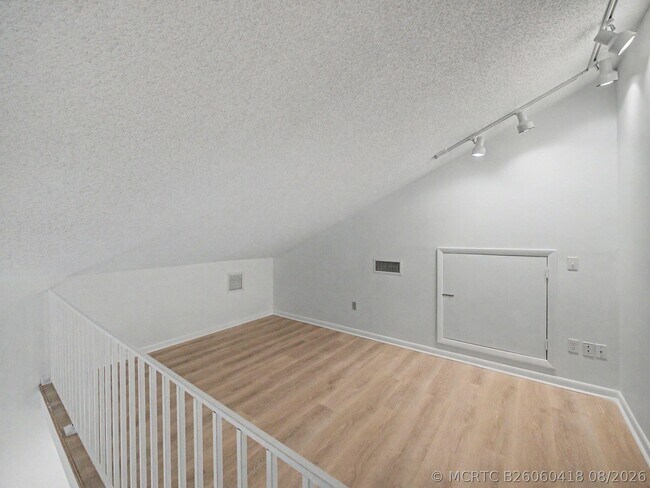 Building Photo - 303 Leeward Dr