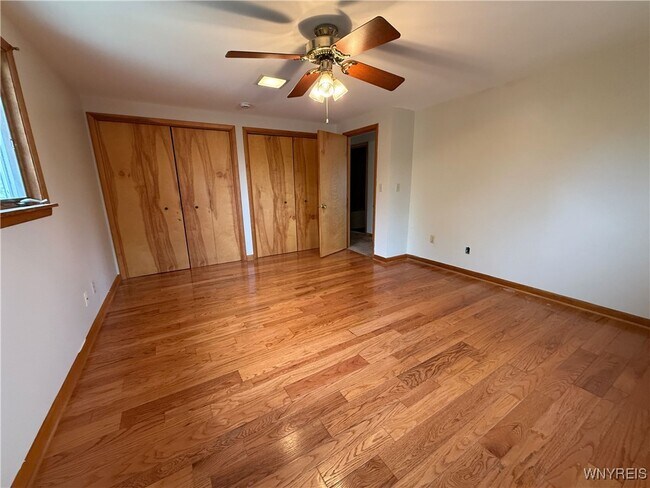 Building Photo - 437 Springville Ave