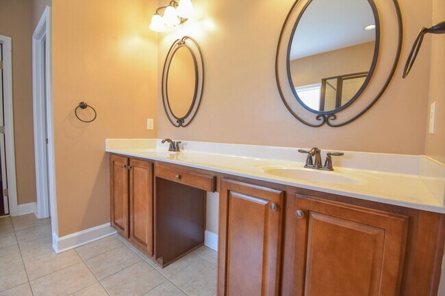 Building Photo - 4 Bedroom 2 Bathroom Home in Anderson Creek