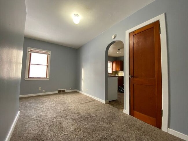 Building Photo - Studio Apartment in Dowagiac