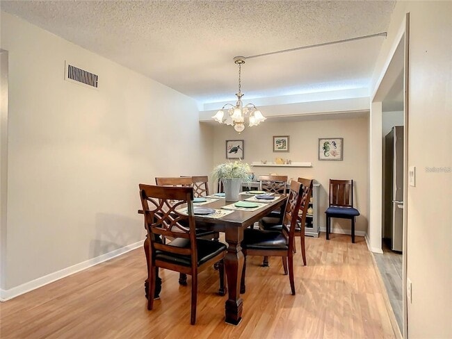 Building Photo - 4780 Cove Cir