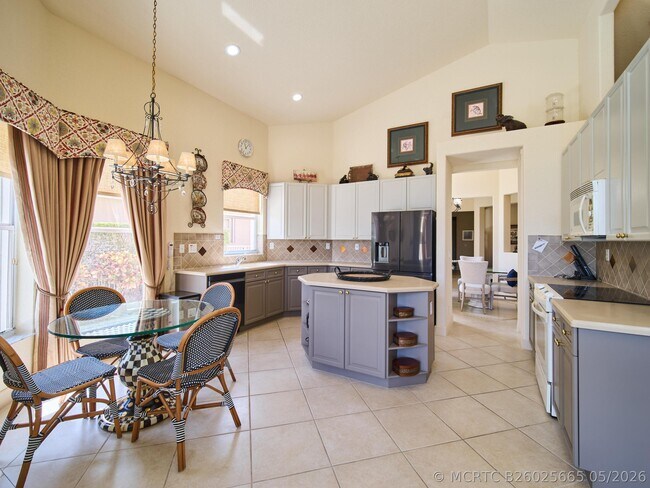 Building Photo - 8282 Spyglass Dr