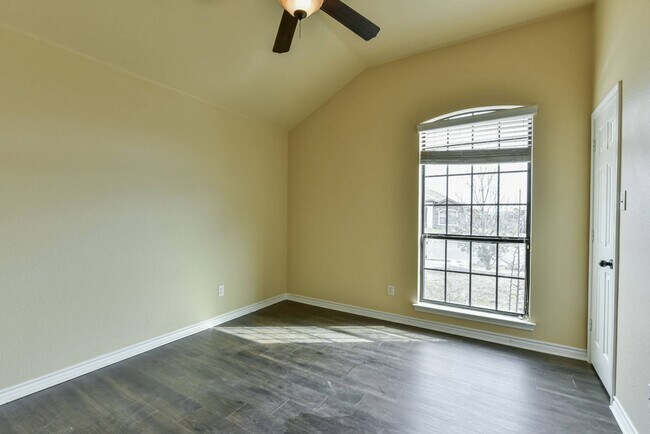 Building Photo - 6905 Deorsam Loop