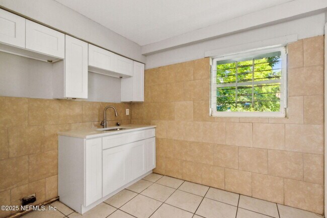 Building Photo - 1224 W 18th St