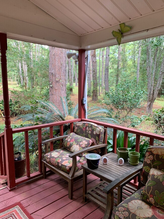 Building Photo - Furnished spacious 3/2.5 home. Corporate a...