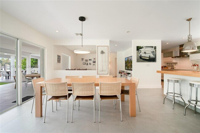 Building Photo - 861 Harbor Dr