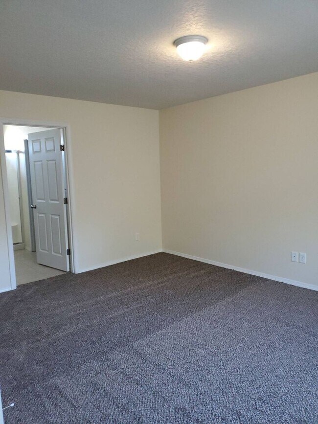 Building Photo - 460 Laguna Dr