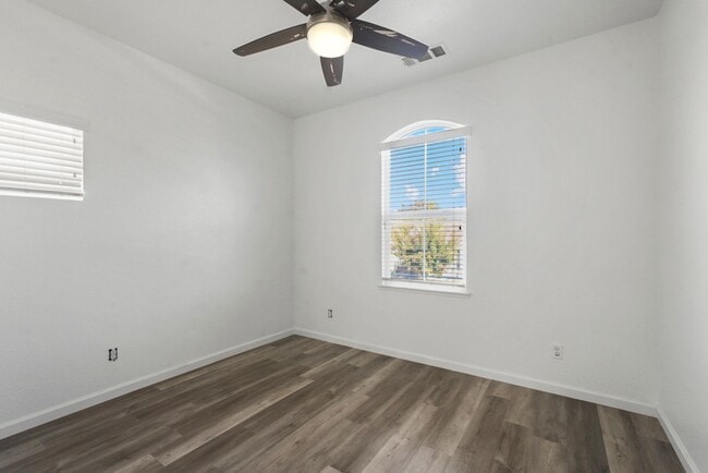 Building Photo - Beautiful 4 Bedroom 3 Bath home in Riverbank