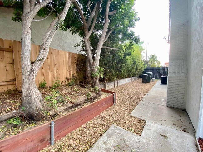 Building Photo - 293 Chapalita Dr