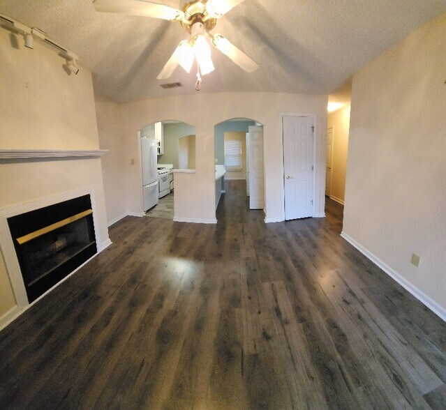 Building Photo - 200 Glynn Addy Dr