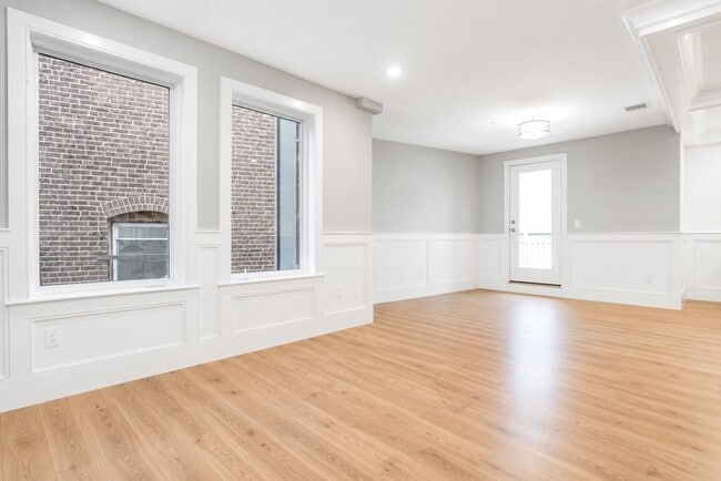 Building Photo - 261-263 Washington St