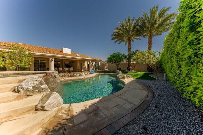Building Photo - 31695 Avenida Del Padre