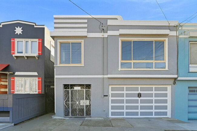 Building Photo - 4439 Kirkham St