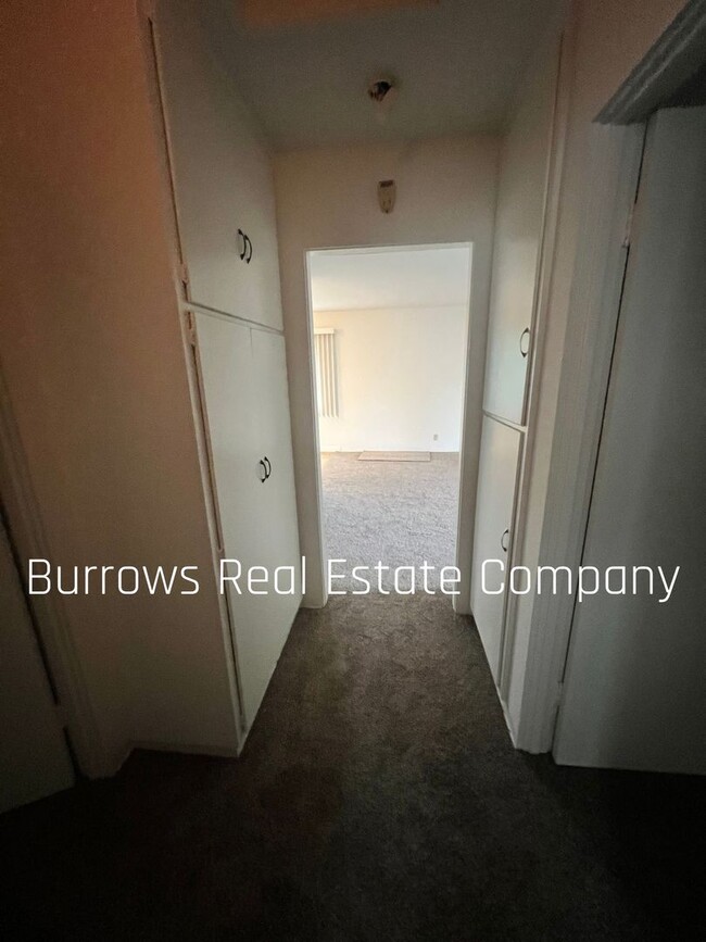 Building Photo - Ventura - Two bedroom, one bath single sto...