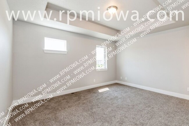 Building Photo - RENT SPECIAL for $1,000 off!! 3 Bedroom, 2...