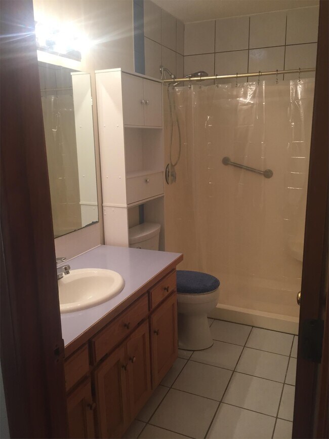 Building Photo - 3924 Overland Dr