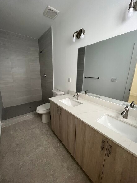 Building Photo - 2738 SW 90th Ave