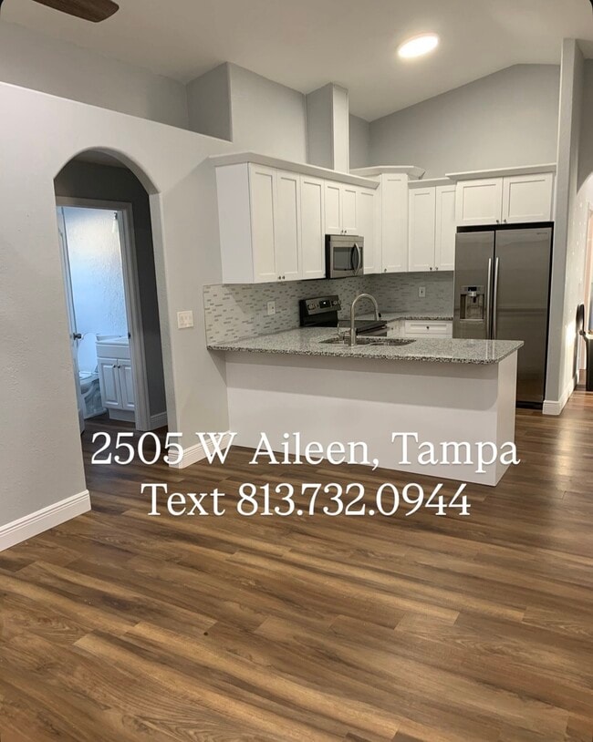 Main Kitchen - 2505 W Aileen St