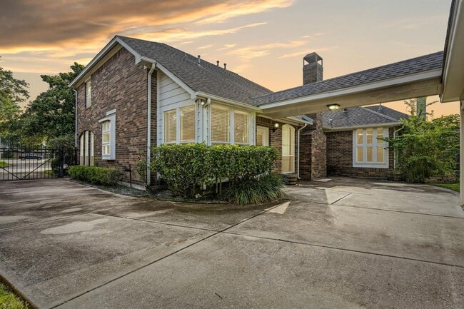 Building Photo - 703 Wellington Point
