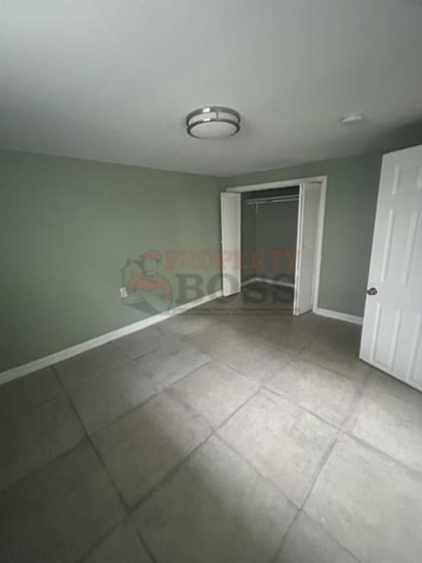 Building Photo - 1531 Taney Pl