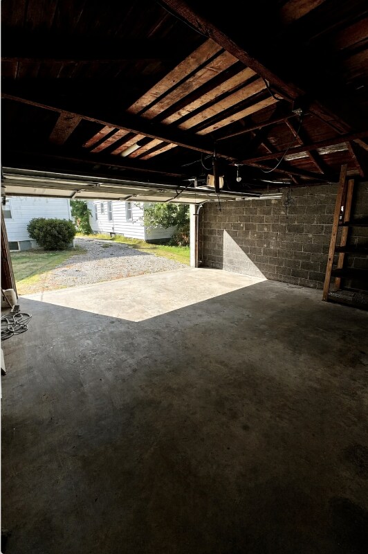 Building Photo - 112 S Villa Dr