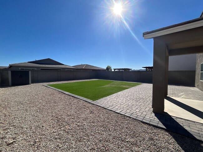 Building Photo - 19233 W Elm St