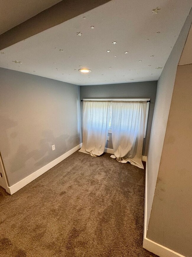 Building Photo - Open Concept 3 Bed 1.5 Bath in Swissville!