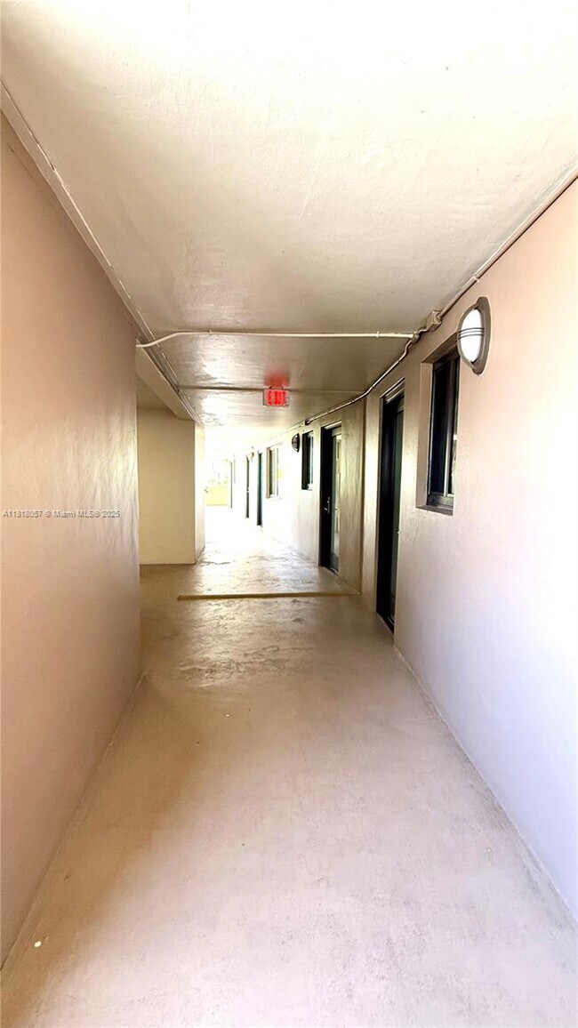 Building Photo - 301 Golden Isles Dr