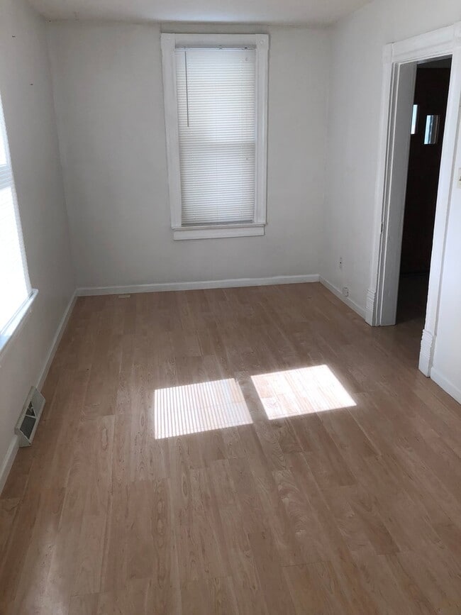 Building Photo - Three bedroom house in Godfrey