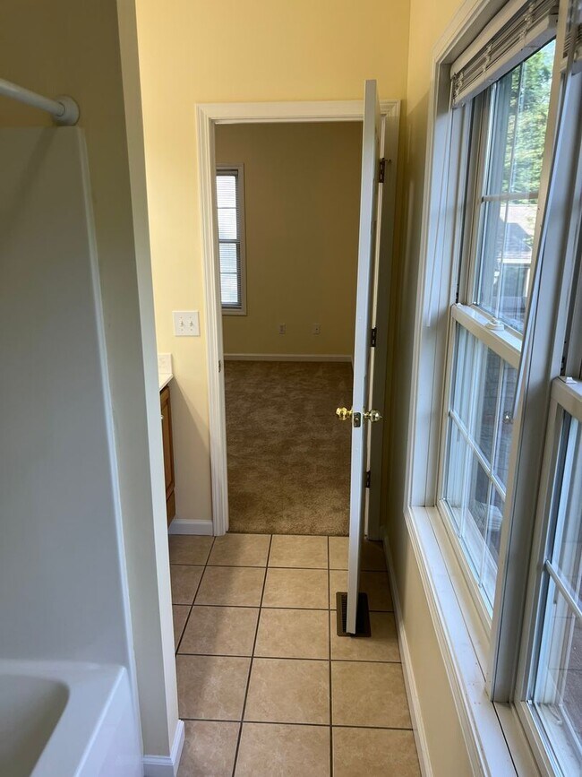 Building Photo - Arden 3 bed Townhome: Commuter's Wishlist