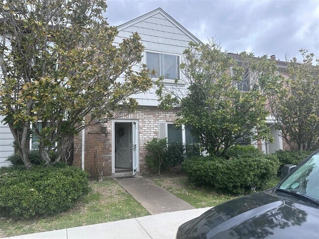 Primary Photo - 11136 Village Bend Ln