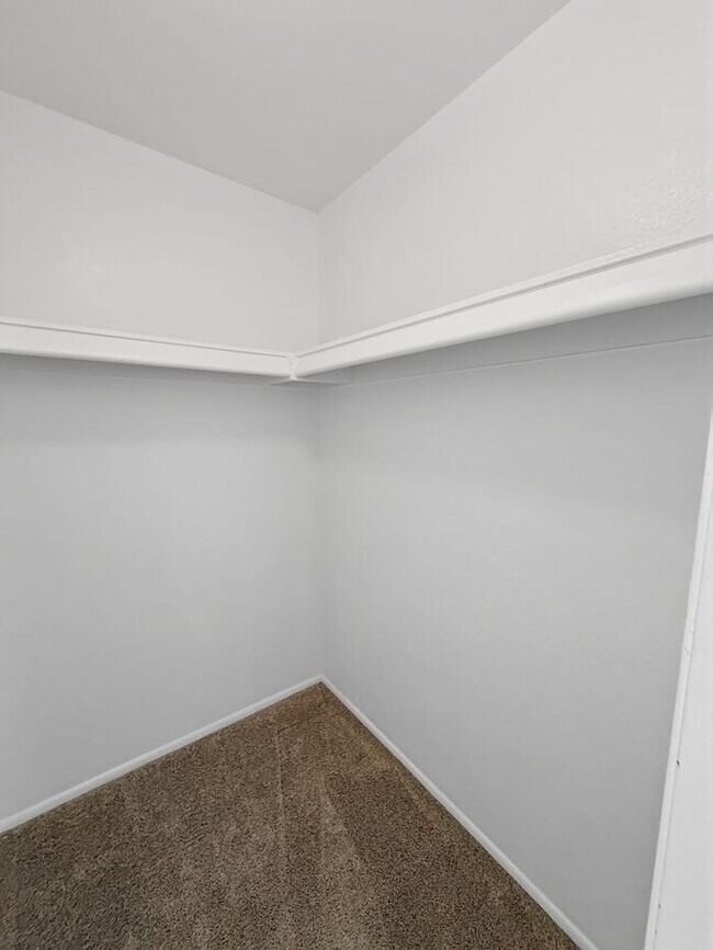 Building Photo - 3 Bedroom Home In Heart of Chandler for Rent