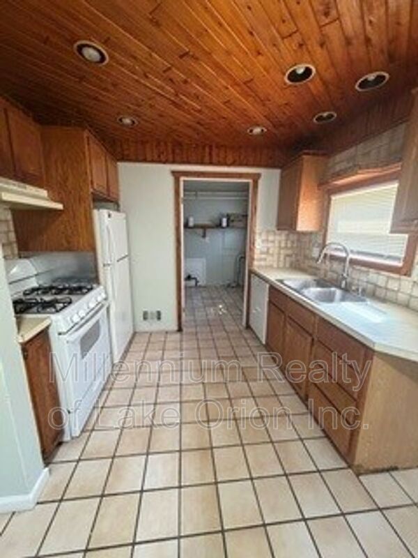 Building Photo - 844 Kettering Ave