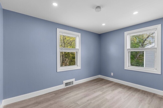 Building Photo - 10 Briarcliff Terrace