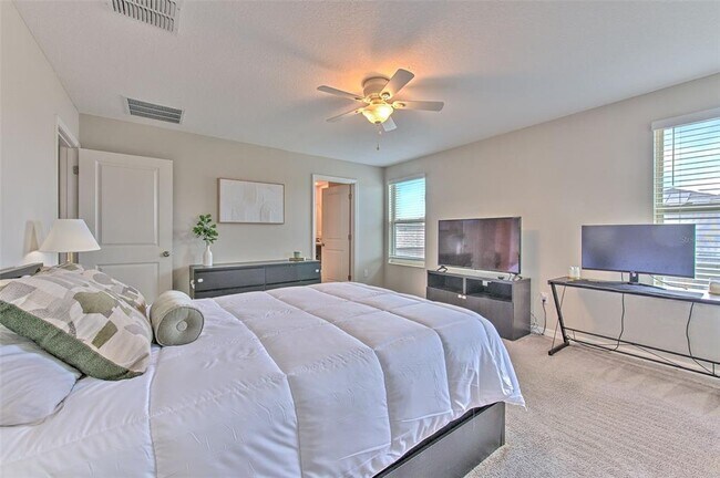 Building Photo - 10210 White Linen Ave