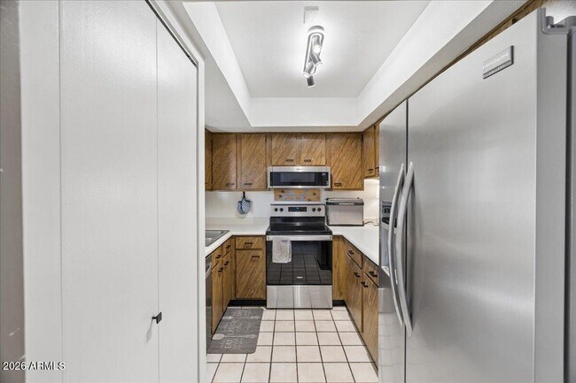 Building Photo - 4150 E Cactus Rd