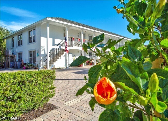 Building Photo - 1555 Blue Point Ave