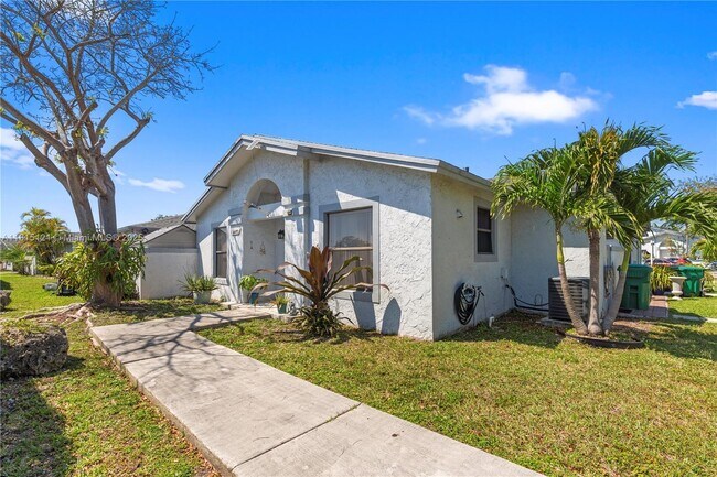 Building Photo - 6493 SW 152nd Pl