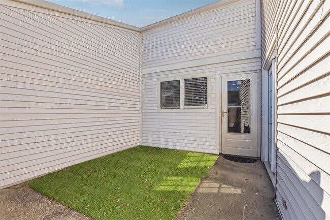 Building Photo - 6401 Deihl Rd