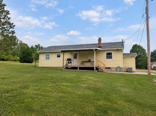 Building Photo - 10135 Sampson Rd