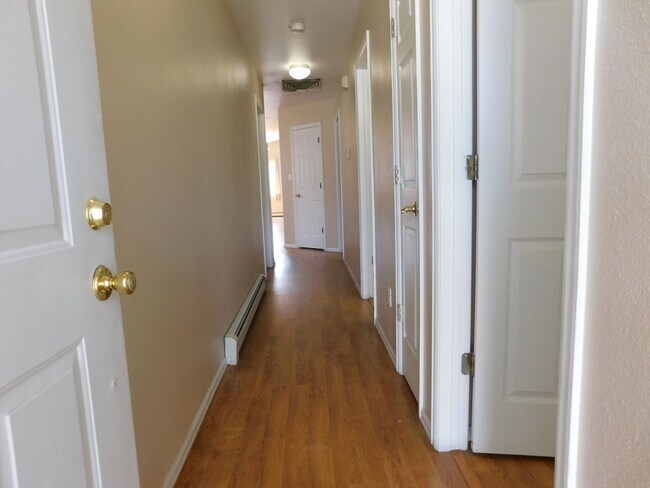 Building Photo - Easy Living in Clifton