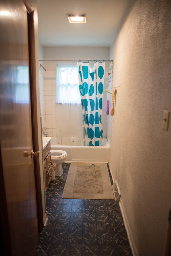 Building Photo - 372 Gilmore St