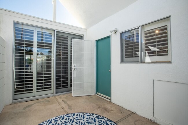 Building Photo - Mid-Century in Rancho Mirage!
