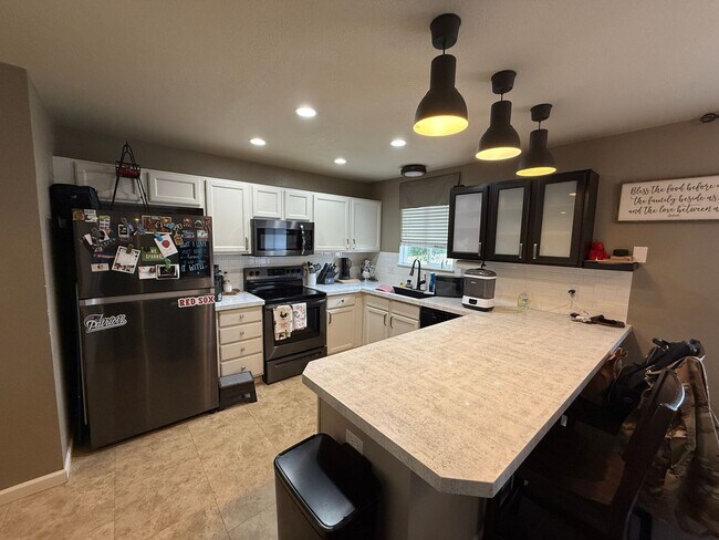 Building Photo - Beautiful Home Near Schriever SFB & Fort C...