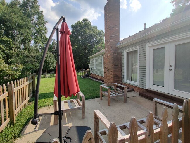 Building Photo - 7236 Walnut Wood Dr