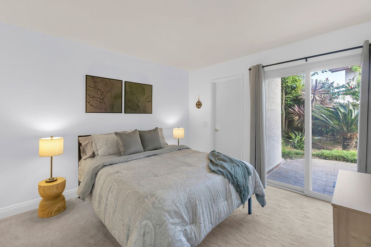 Building Photo - 25151 Via Playa